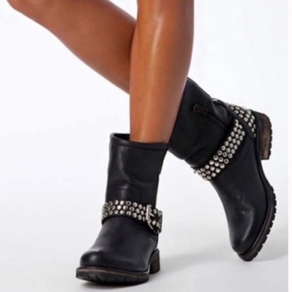 Steve Madden Frankie Leather Edgy Studded Moto Ankle Booties Black Size 6